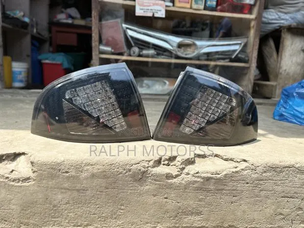 Nissan Sentra 2002-2005 Spec Taillights · Photo 1