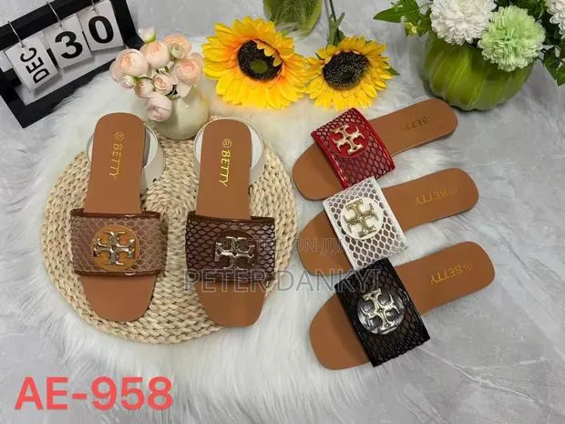 Ladies Slippers · Photo 1