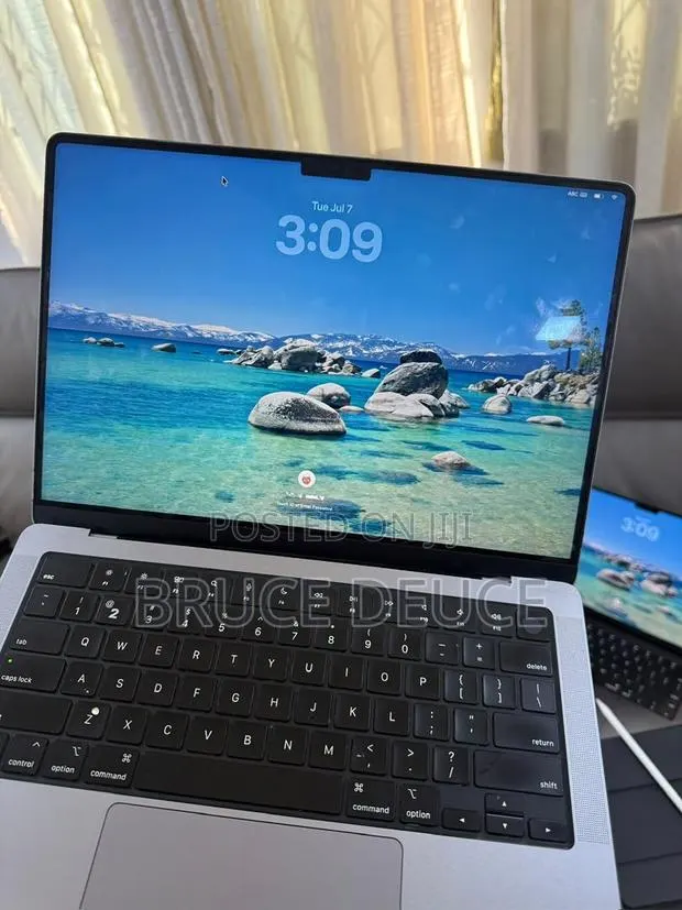 Laptop Apple MacBook Pro 2023 M3 8GB Apple M3 SSD 1T · Photo 1