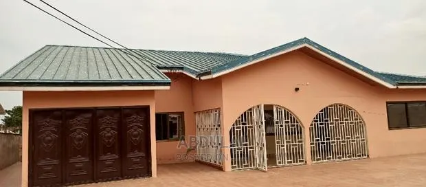 5bdrm House in Abdulai, Pillar 2 for rent · Photo 1