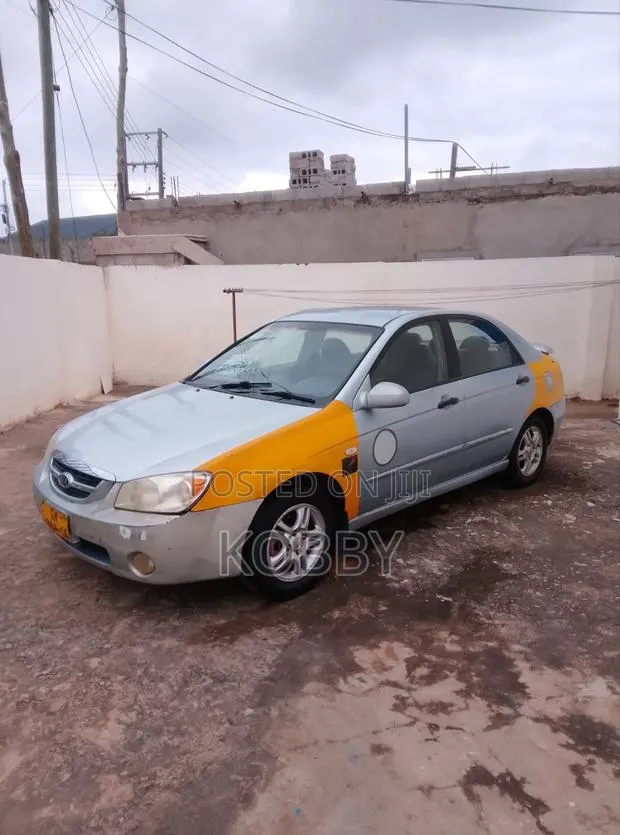Kia Cerato 2006 Silver · Photo 1