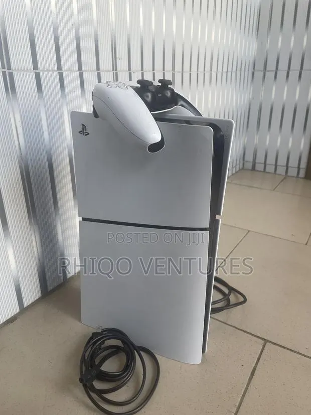 PS5 Slim Digital With 1 Controller and Games for Sale at a Cheap Price · Photo 1