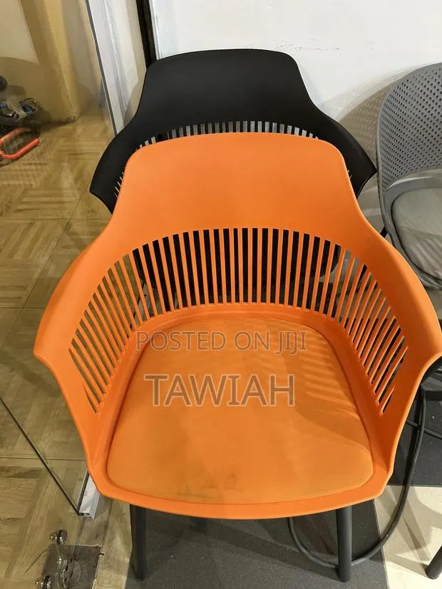Garden Plastic Chairs · Photo 1