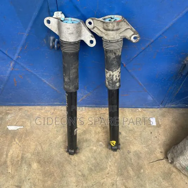 Land Rover Range Rover Velar Manual Type Back Shocks Absorbers · Photo 1