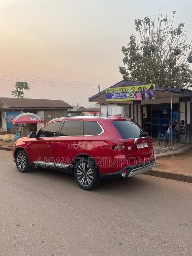 Mitsubishi Outlander 2.0 PHEV AWD 2019 Red · Photo 1