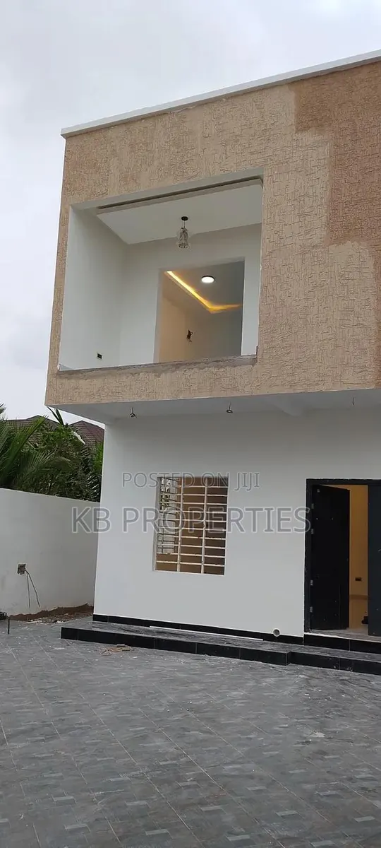 4bdrm House in Kb Properties, Sakumono for sale · Photo 1