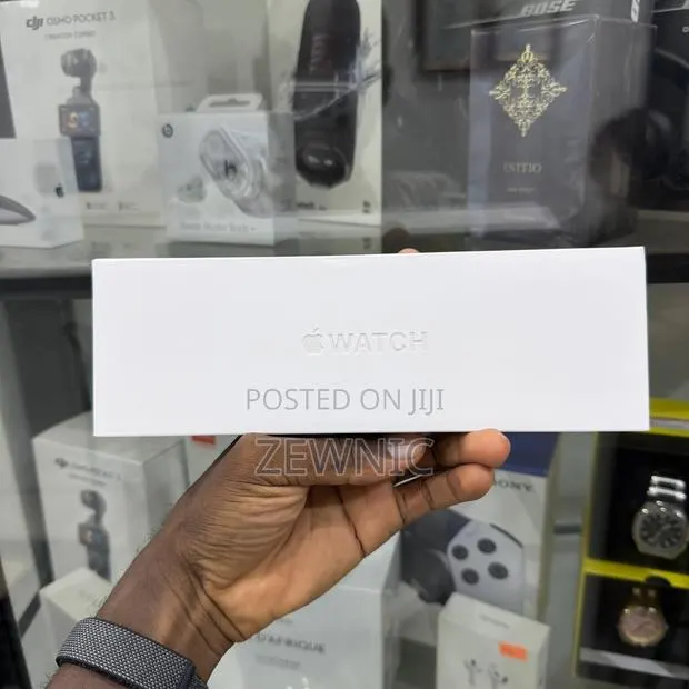Apple Watch Series 12 42MM GPS - Dk Bronze Al Olive · Photo 1