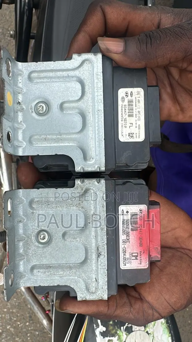 Hyundai/Kia Four-Wheel Drive (4WD) System Electronic Control Modules · Photo 1