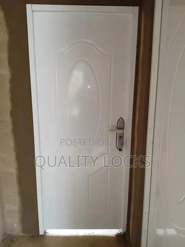 White Wooden Door for Rooms · Photo 1