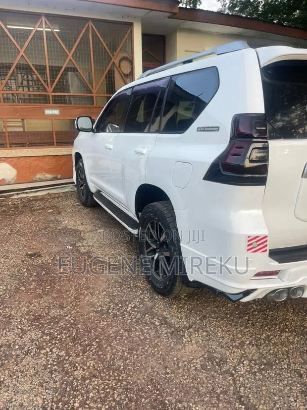 Toyota Land Cruiser Prado 2017 White · Photo 1