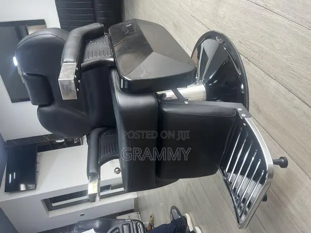 Luxury Common Barbing Chair · Photo 1