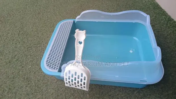 Open and Portable Litter Box · Photo 1