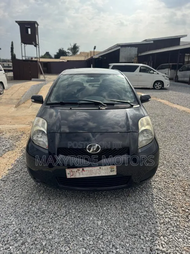 Toyota Vitz 2010 Black · Photo 1