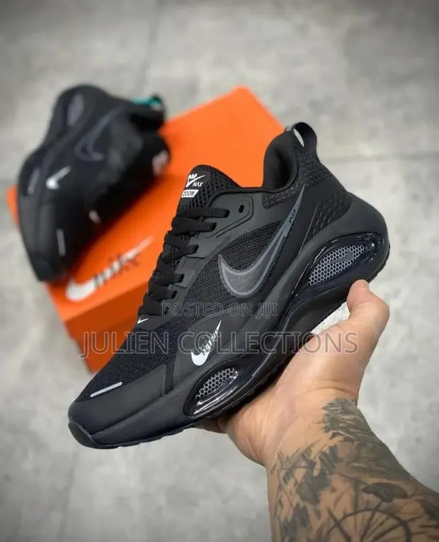 Nike Trainers Runner Black · Photo 1