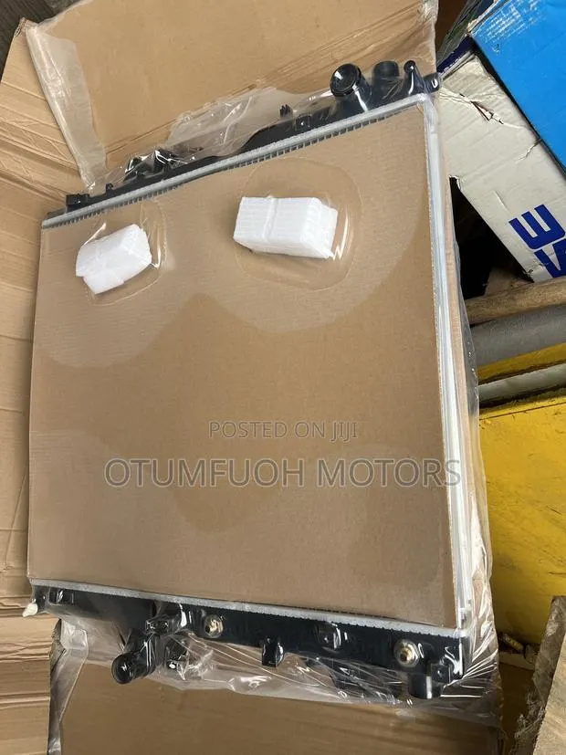 Toyota Land Cruiser Prado 2014 2015 2016 2017-19 Radiator (Water Tank) · Photo 1
