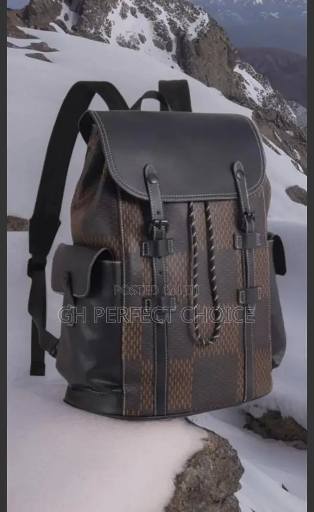 Unique Leather Backpack Design · Photo 1