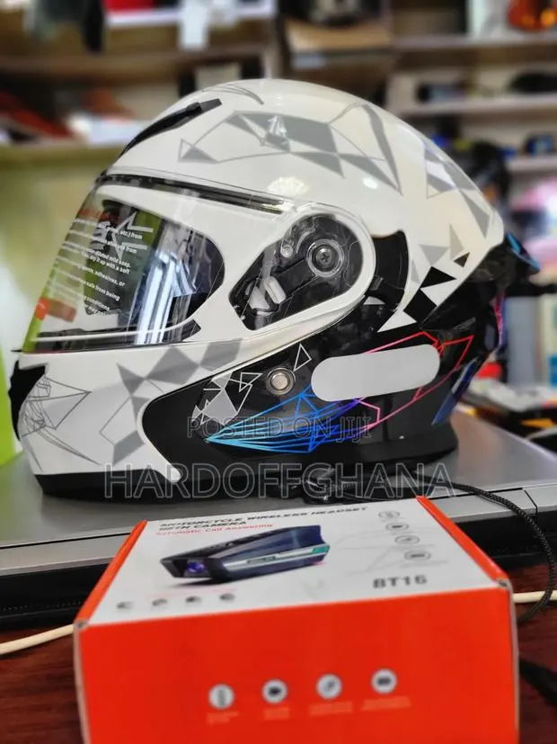Motorcycle Helmet Flip-Up · Photo 1