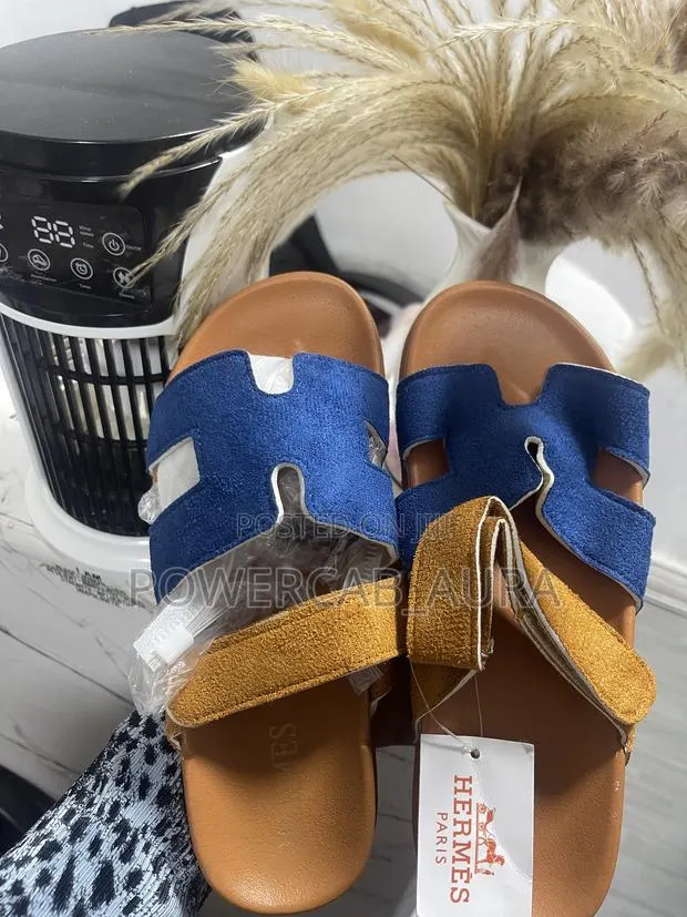 Ladies Slippers · Photo 1