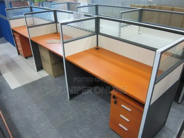 3 in One Workstation Straight Line · Photo 1