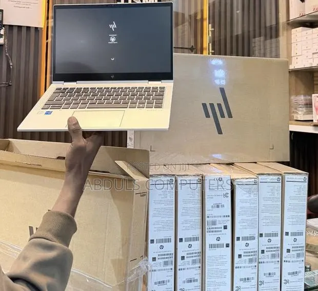 New Laptop HP EliteBook 830 G7 8GB Intel Core i5 SSD 256GB · Photo 1