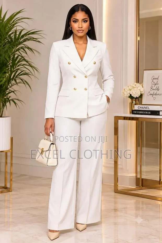 Double Breasted Ladies Blazer Suit · Photo 1