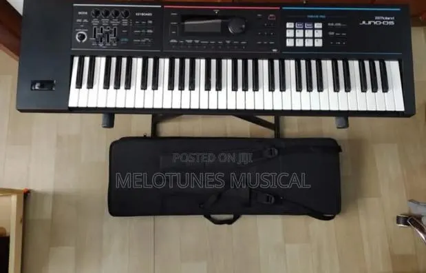 Roland Junos-61 61-Keys Keyboard With Bag and Stand · Photo 1