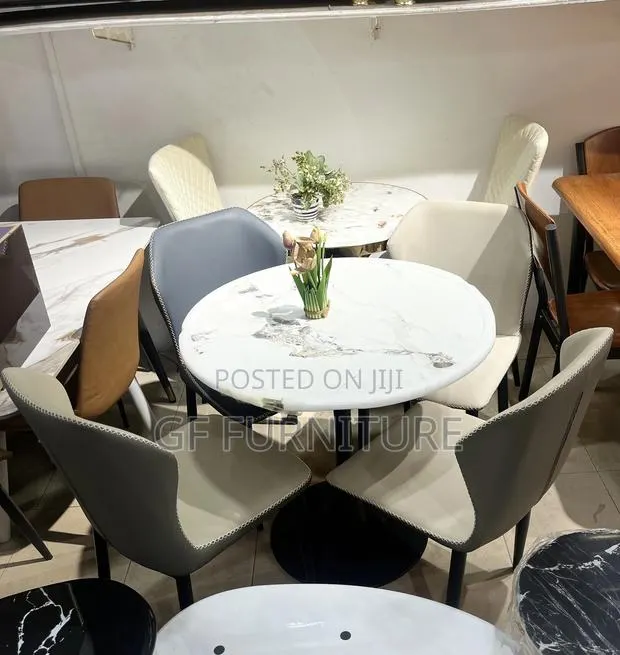 Modern Marble-Patterned Round Dining Set · Photo 1