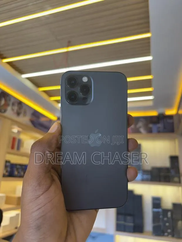 Apple iPhone 12 Pro 128 GB Black · Photo 1
