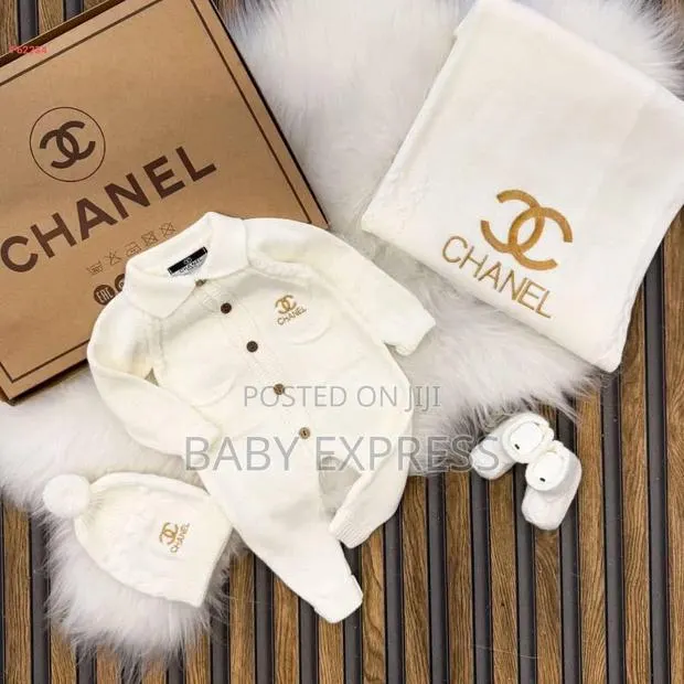 Luxury Knitted Baby Romper, Hat, Booties Blanket Set. New Fadama. · Photo 1