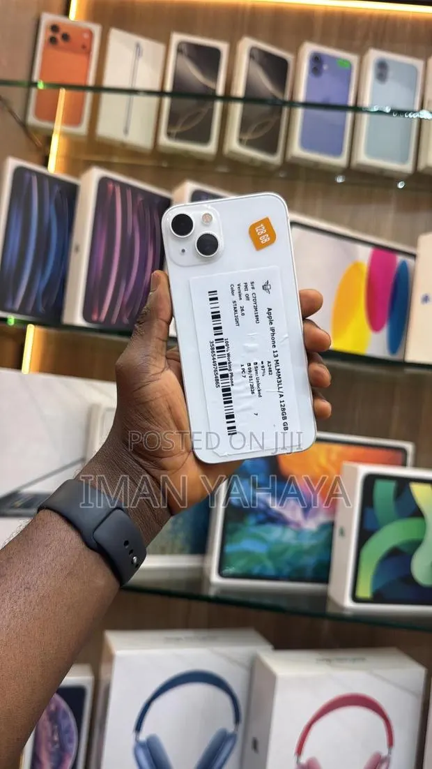 Apple iPhone 13 128 GB White · Photo 1