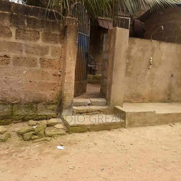 7bdrm House in Sowutuom, Last Stop for sale · Photo 1