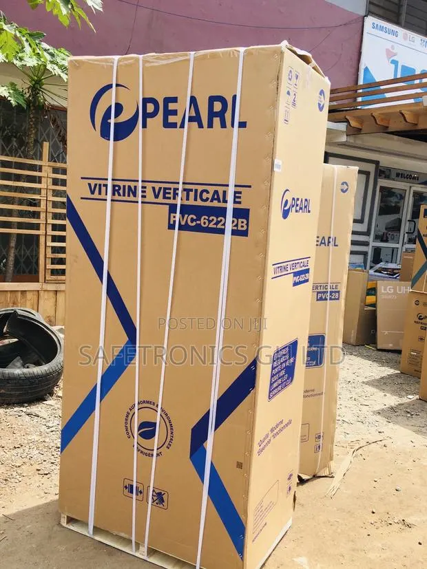 Display 3 Doors Pearl PVC-662-2B Glass Fridge · Photo 1