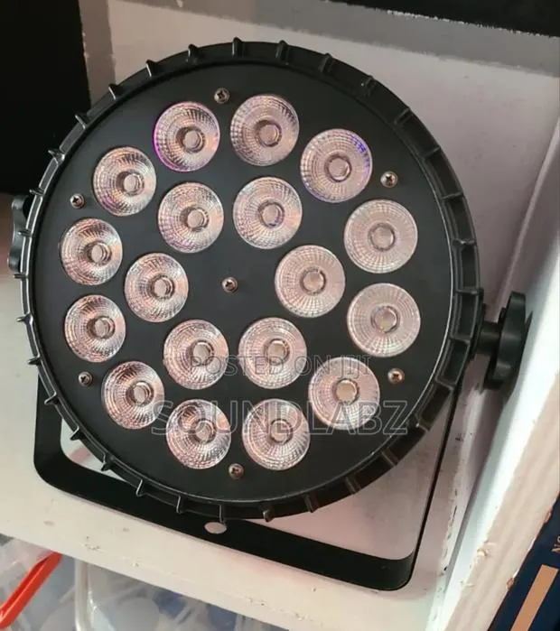 18 Par Led Light RGBW (Flat) · Photo 1