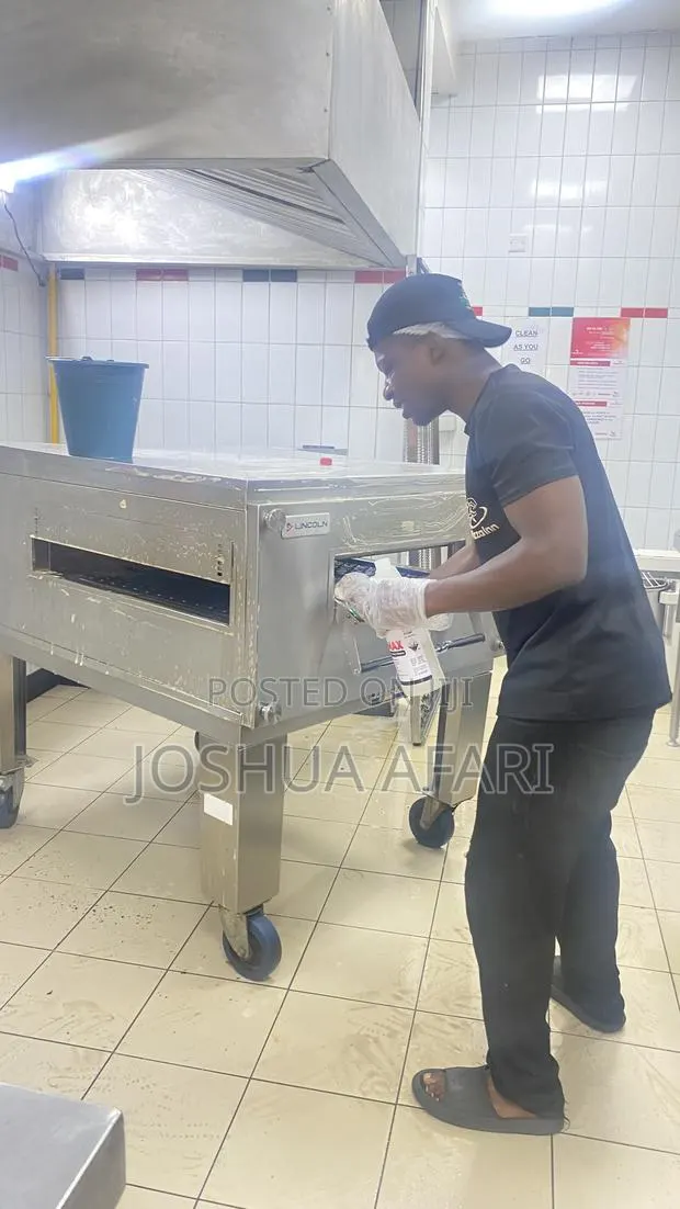 Teaching How to Make the Best Pizza in Ghana · Photo 1