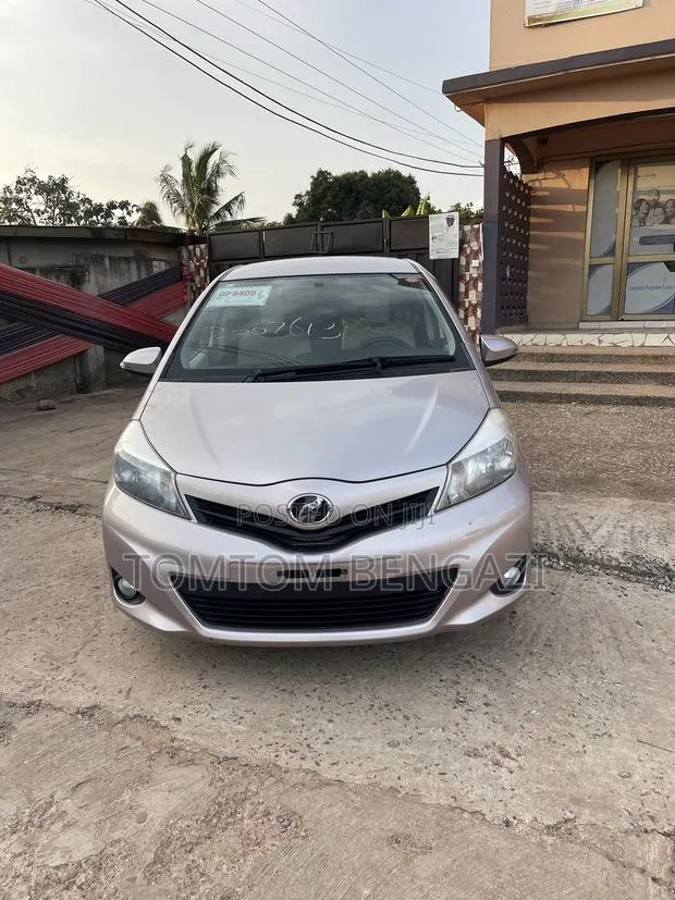 Toyota Vitz 1.3 FWD 5dr 2013 Pink · Photo 1