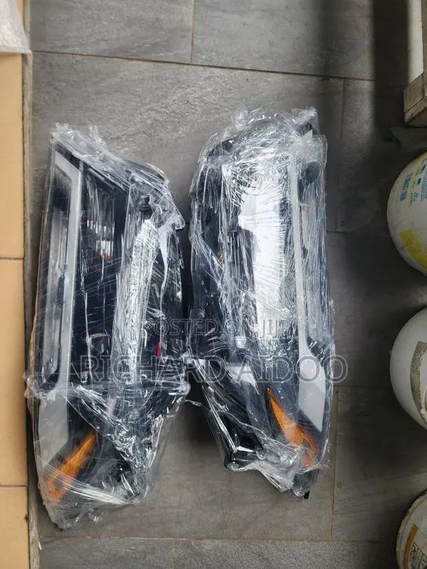 Toyota Rav4 2022/2024 Headlight Available · Photo 1