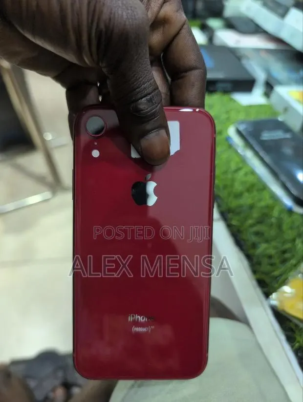 Apple iPhone XR 64 GB Blue · Photo 1
