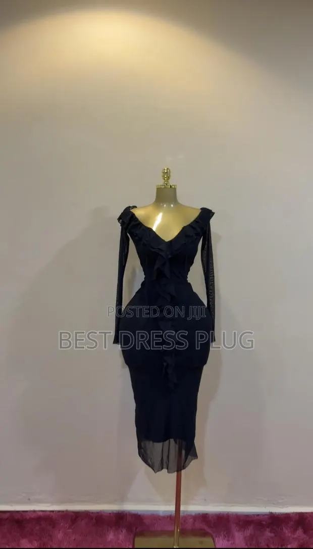 Bodycon Black Dress · Photo 1