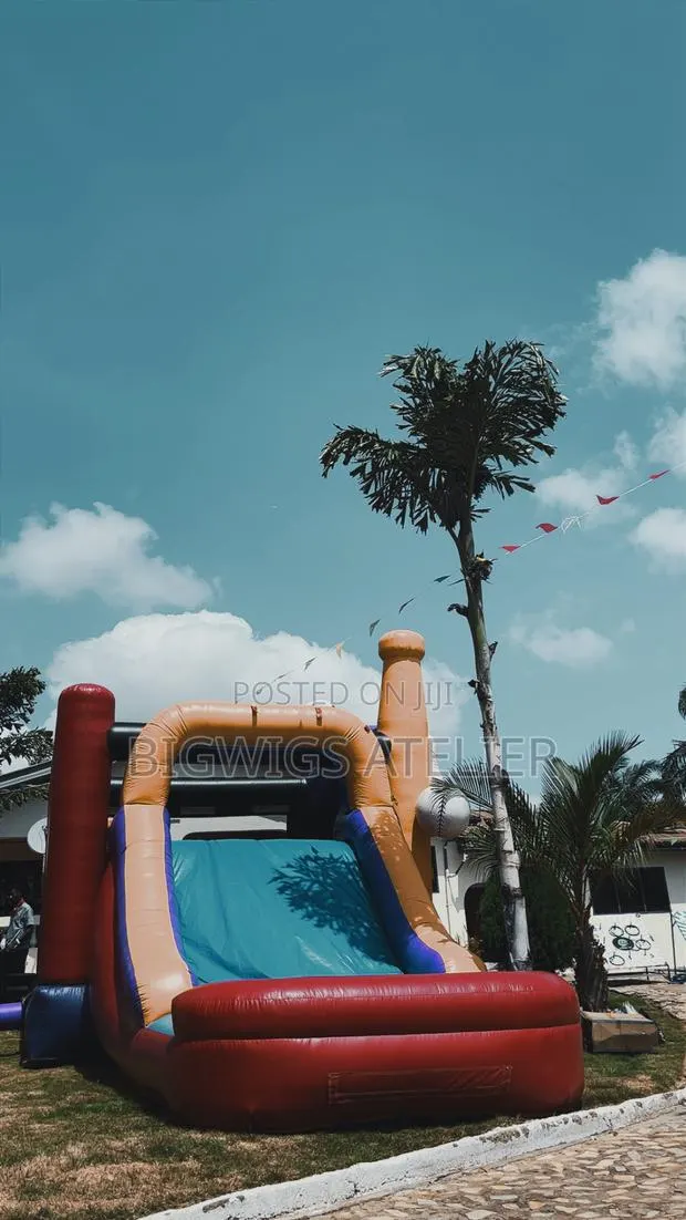 Giant Bouncy Castle · Photo 1