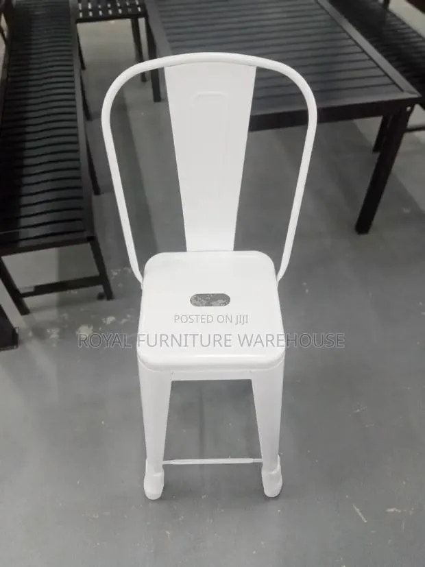 White Metallic Bar Chair · Photo 1