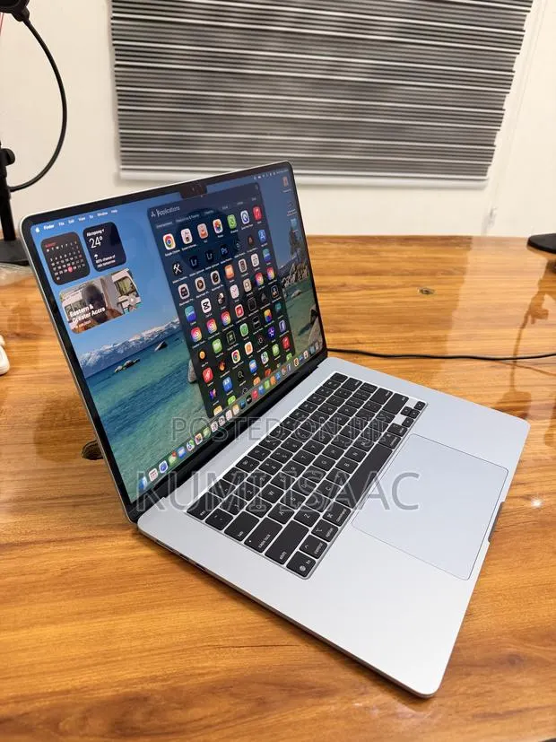 New Laptop Apple MacBook Air 16GB Apple M4 SSD 256GB · Photo 1
