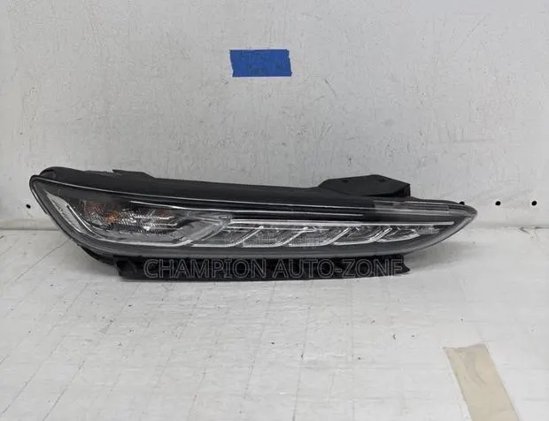 Hyundai Kona 2018-2019-2020-2021 Headlight Original · Photo 1