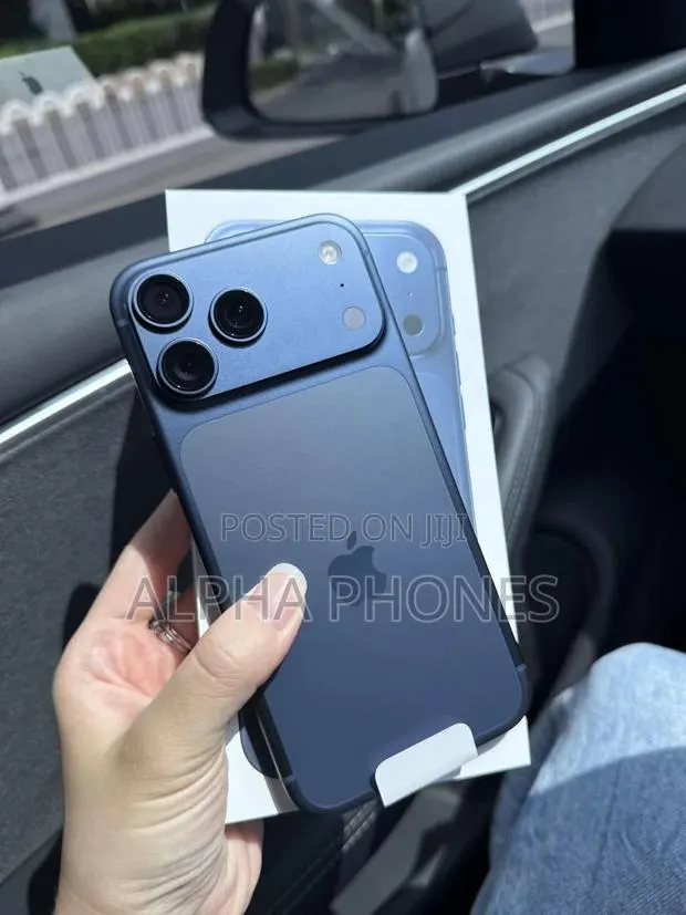 Apple iPhone 17 Pro Max 512 GB Blue · Photo 1
