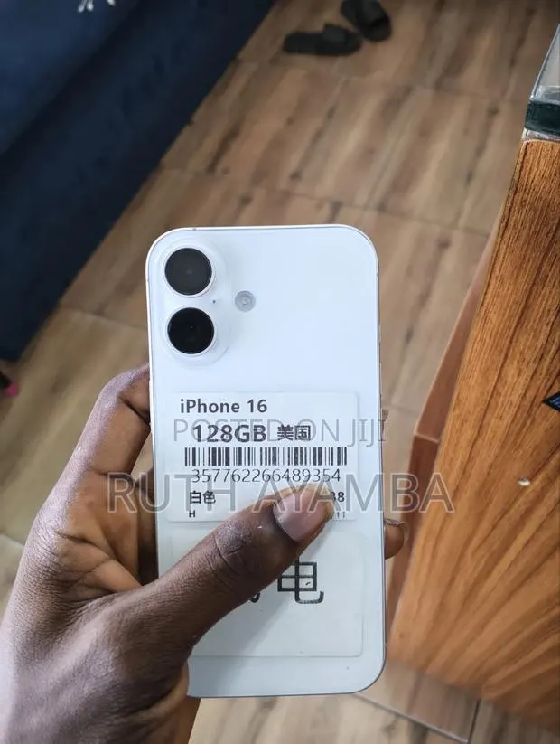 Apple iPhone 16 128 GB Silver · Photo 1