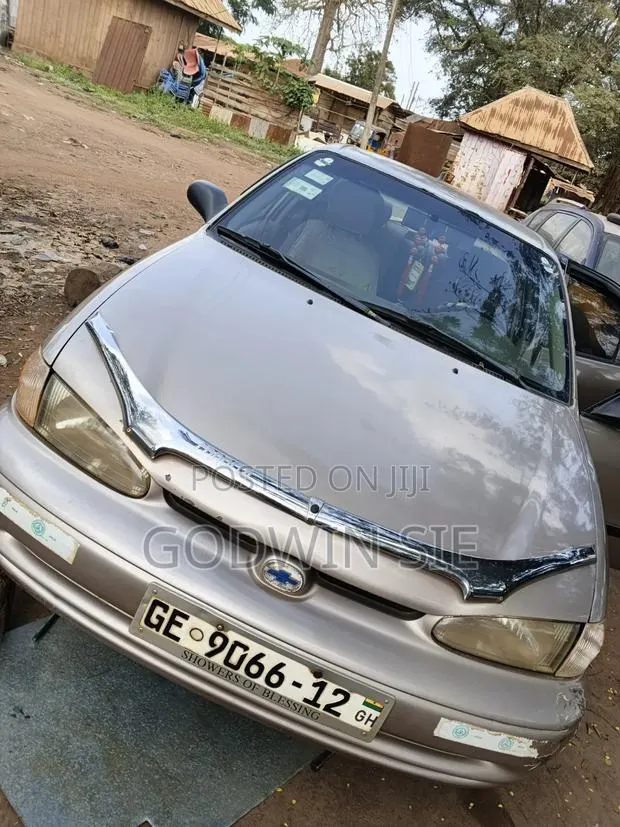 Chevrolet Prizm Automatic 2001 Silver · Photo 1