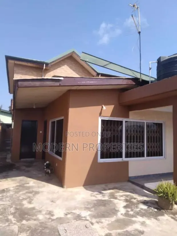 5bdrm House in Modern Properties, Teshie for rent · Photo 1