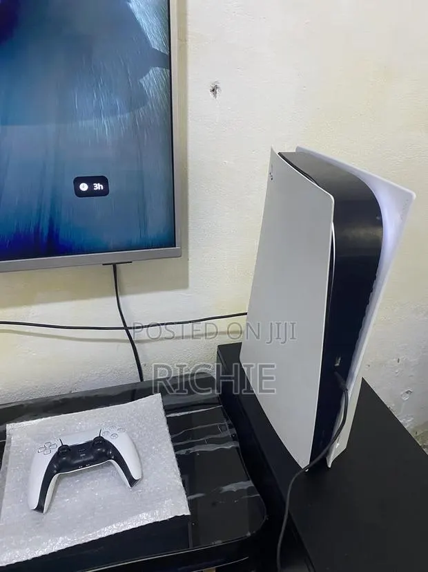 Ps5 Standard With 4 Games · Photo 1
