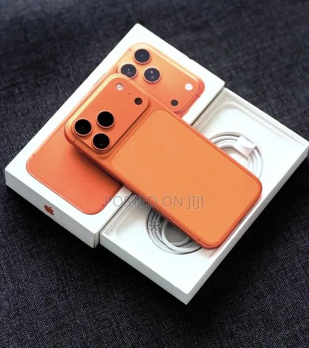 Apple iPhone 17 Pro Max 256 GB Orange · Photo 1