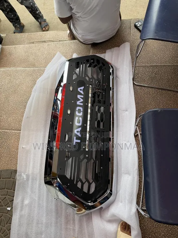 Toyota Tacoma Front Grille · Photo 1