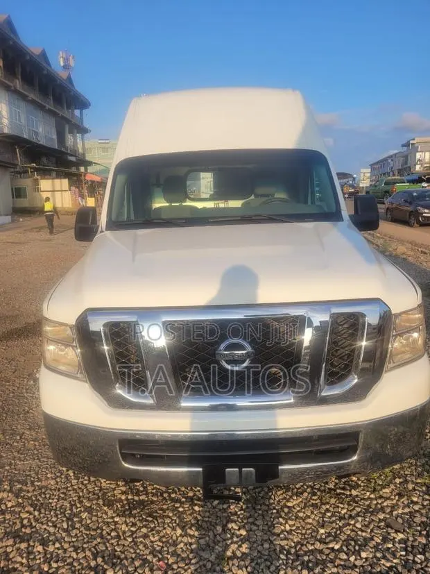 Nissan Caravan (Urvan) 2017 White · Photo 1
